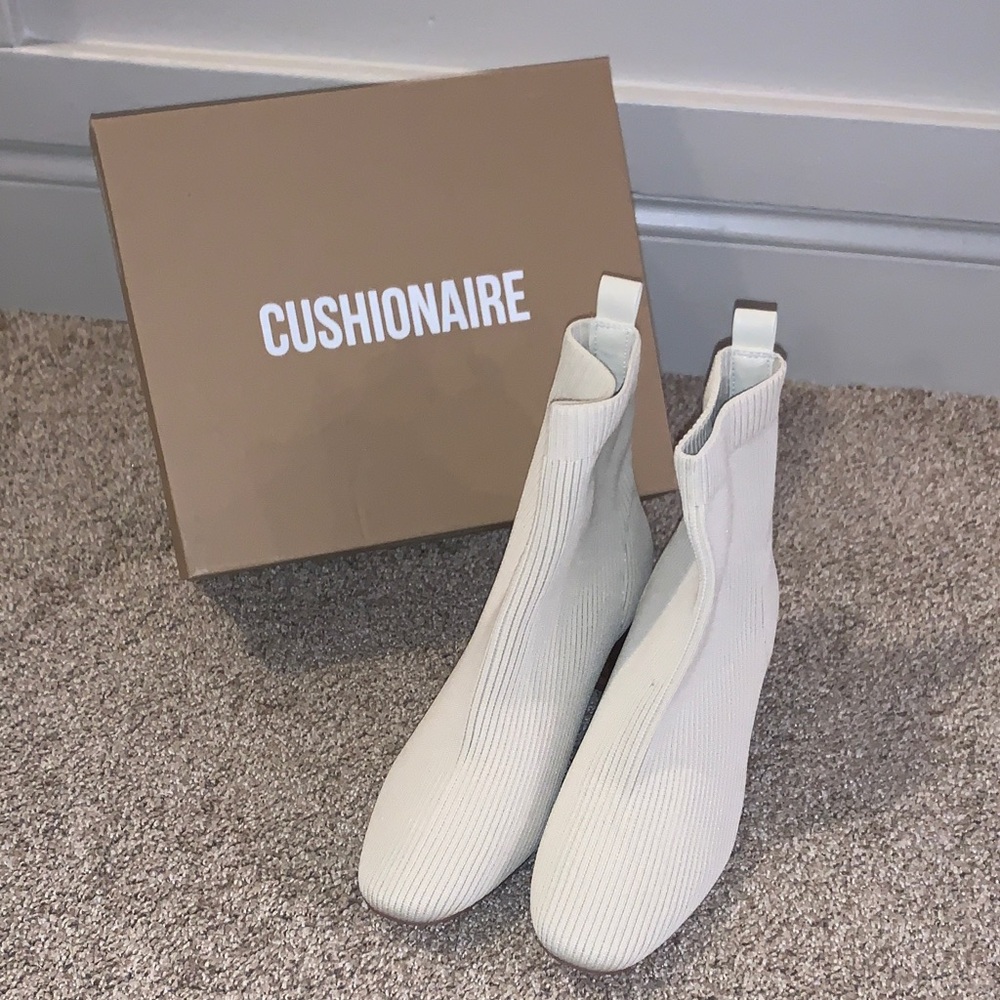 Cushionaire Neely Ankle Boot in Ivory